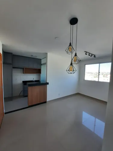 Apartamento - 02 quartos com armários (sendo 01 com ar condicionado ), sala, cozinha com a
