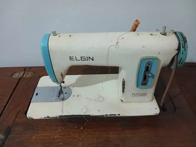 Vende-se Maquina de Costura