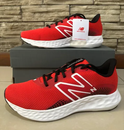 Tênis New Balance 411v3 tamanho 39