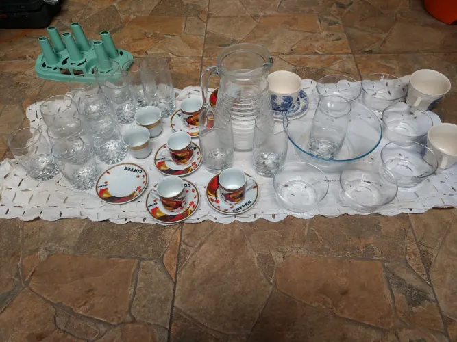 Jogo de copos,jarra e chicarra .