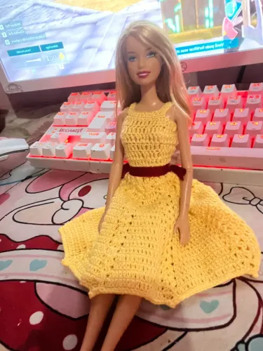 Boneca Barbie vestido crochê