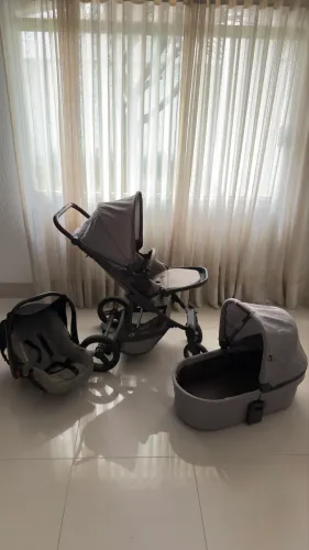 Vendo Carrinho de bebê com Moisés e bebê conforto