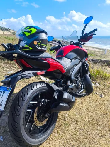 Dominar 400 muito nova.
