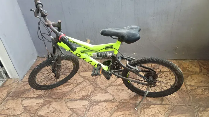 Bicicleta pouco usado aro 20 pouco usado em.boas condições