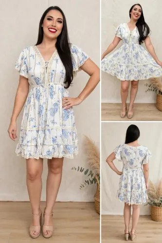 Vestido de manga curta branco com azul detalhes em azul marinho