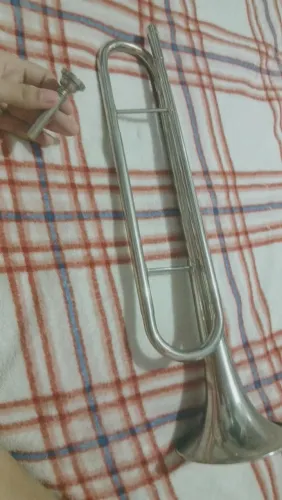 vendo corneta sibemol, cano longo, niquelada, semi nova