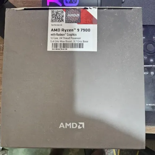 Processador AMD Ryzen 9 7900 3.7GHz (5.4GHz Turbo), 12-Cores 24-Threads, AM5, Com Cooler
