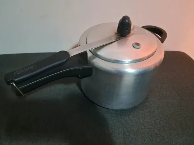 Panela de pressão 4,5l Rochedo