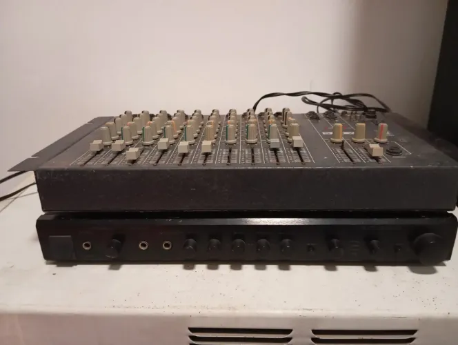 Vendo mesa de som mais reviver.
