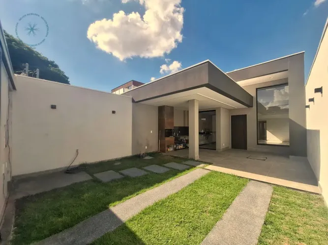 Casa Geminada á venda no bairro Santa Amelia, Belo Horizonte - MG.