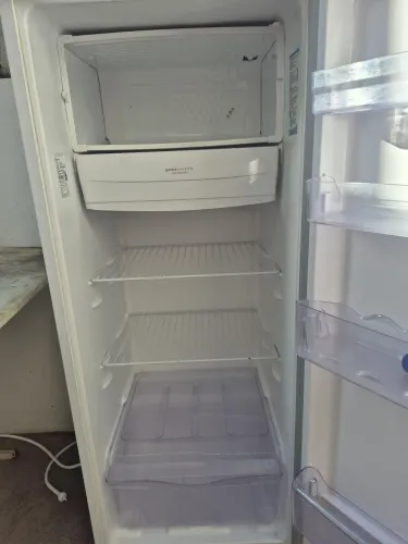 Geladeira Electrolux 240l