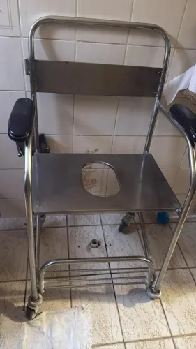 Cadeira de rodas para banho