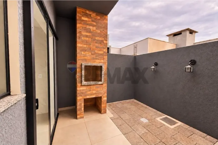 Casa com 03 quartos e 02 vagas de garagem no Jardim Cooapgro em Toledo-PR!