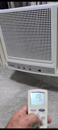 Vendo Ar-condicionado, 220 vlts , 7500 BTUs, perfeito estado .