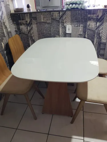 Mesa de jantar semi nova