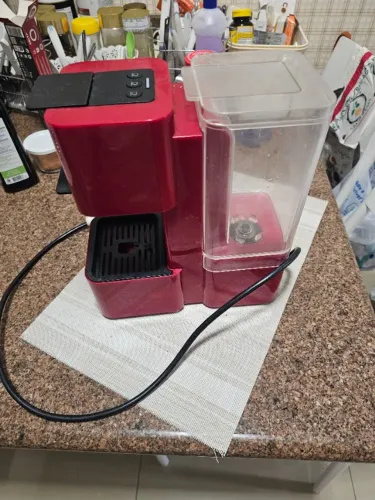 cafeteira elétrica 3 corações com capsula reutilizavel