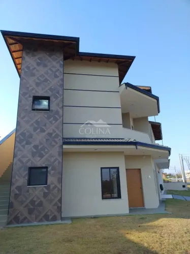 Casa de Alto Padrão de Esquina à Venda em Jarinu