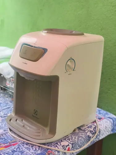 Bebedouro de Água Eletrônico Electrolux BE11B