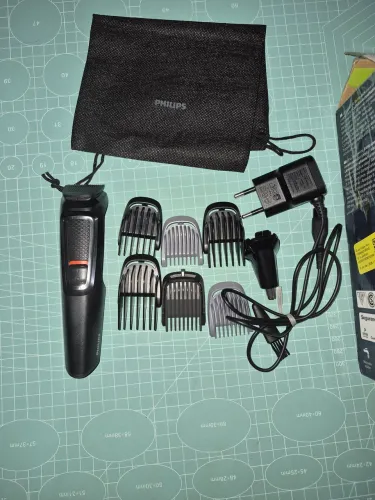Aparador De Pelos Philips Multigroom 8 Acessórios Mg3731/15 Cor Preto