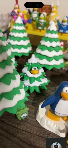 Club penguin boneco miniatura
