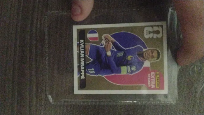 Figurinha legend do kylian Mbappé de ouro