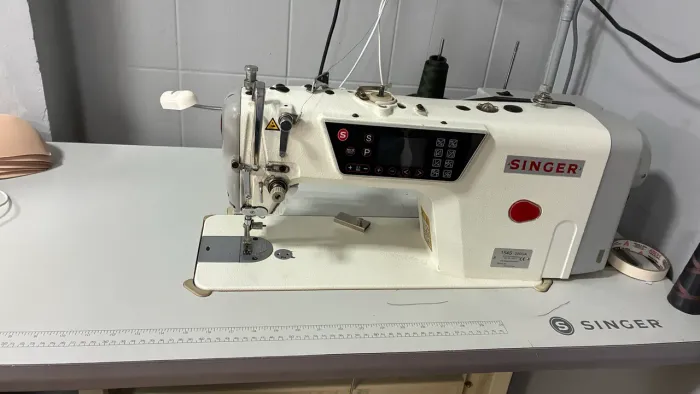 Maquina reta industrial eletrônica 
