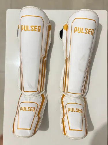Caneleiras de Muay Thai Kickboxing Pulser originais - tamanho G