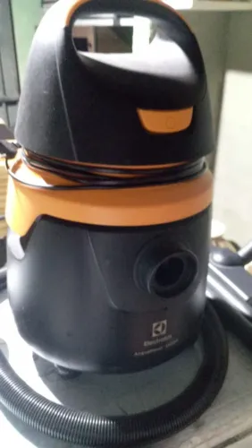 vendo esse aspirador de po em bom estado praticamente novo
