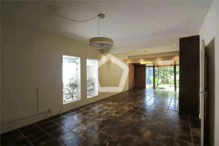 Casa de 3 quartos com 4 banheiros em Indianópolis, SP - Venda