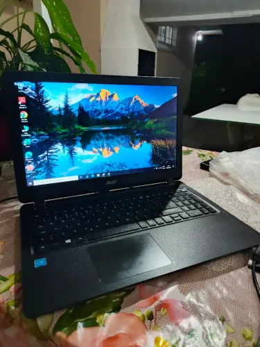 Notebook Acer com 4gb memória, ssd, tecado novo, carregador.