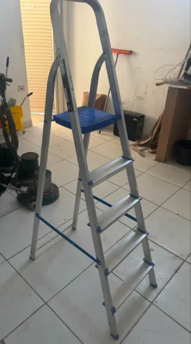 Escadas 5 e 6 de alumínio 