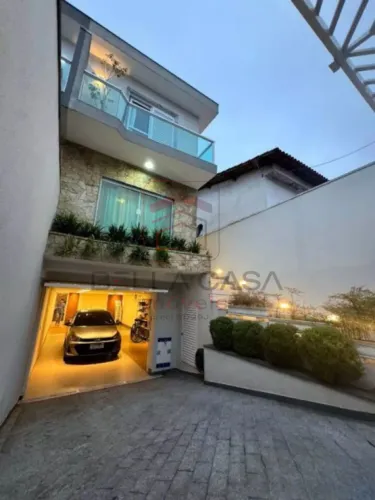 Sobrado à venda na Vila Zelina - 234m2 -3 dormitórios - 2 suítes- 5 vagas de garagem