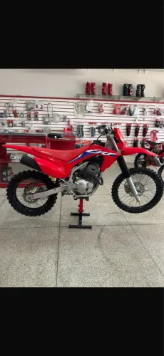 Vende - se CRF 250f 2024