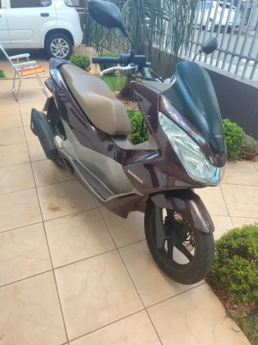Vendo moto Honda PCX.