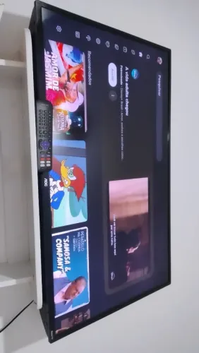 Tv 43 Smart AOC Roku semi-nova funcionando perfeitamente só 1.200 reais