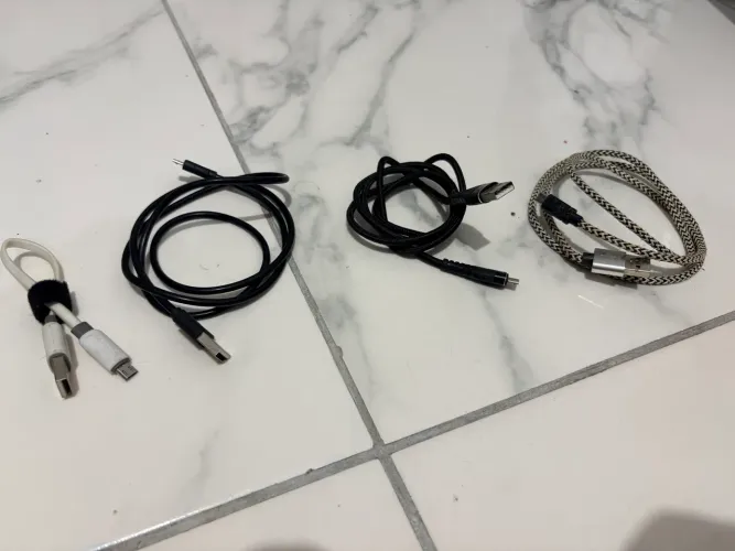 Cabo V8 (micro USB)