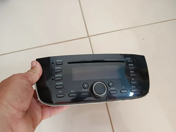 Multimidia do Fiat Punto ano 2015