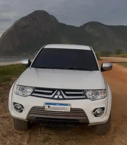 Mitsubishi L200 Triton HPE 3.2 CD TB Int.diesel AUT 2015