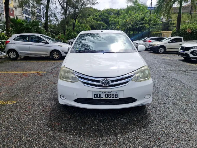 Toyota Etios XS Sedan 1.5 Flex 16V 4P Mec. 2013