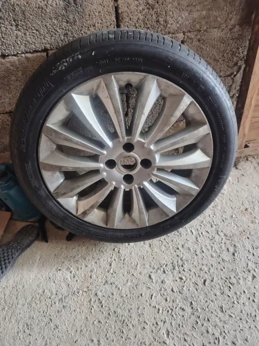 Roda 4 furos Aro 17 com pneu