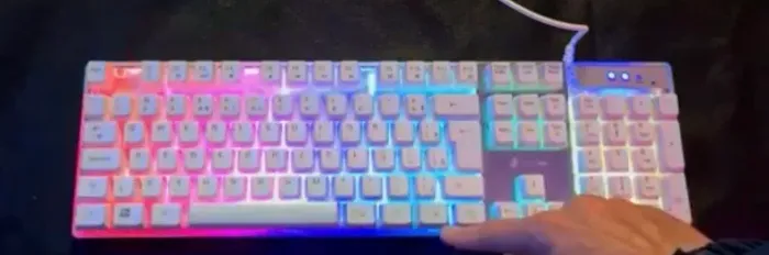 Teclado Gamer Oex Prismatic TC205 - ótimo