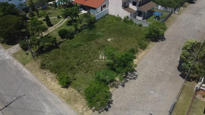 Área à venda em Garopaba/SC no Centro com 640m² e viabilidade residencial e comercial