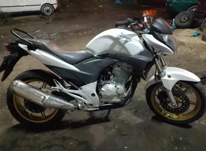 Cb 300 branca 