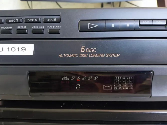 Cd player Sony CDP - C505m para peças ou possível restauro não está lendo cd
