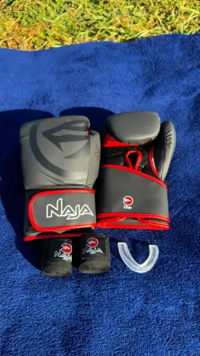 LUVA DE BOXE E MUAY THAI NAJA BLACK