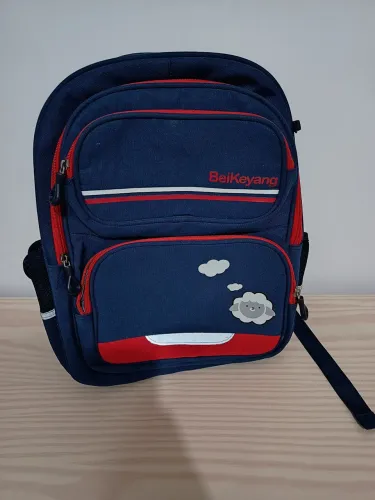 Mochila Infantil / Escolar BeiKeyang - Azul com Detalhes Vermelhos (Ótimo Estado)