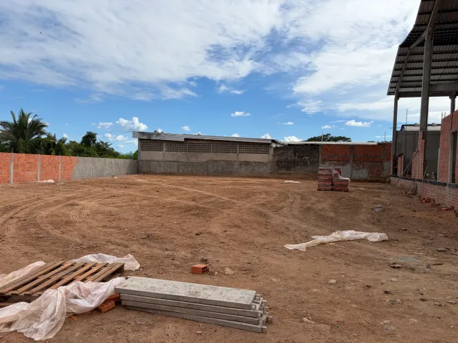  Galpão 2.400m², Pé-direito 10m, Pátio e Docas - Locação