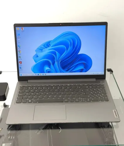 Notebook Lenovo IdeaPad 3 | i3 | 4GB | 256GB SSD | UHD | Tela 15.6" Full HD