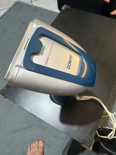 Vaporizador E Higienizador De Roupas E Tecidos Conair Cor Azul-aço