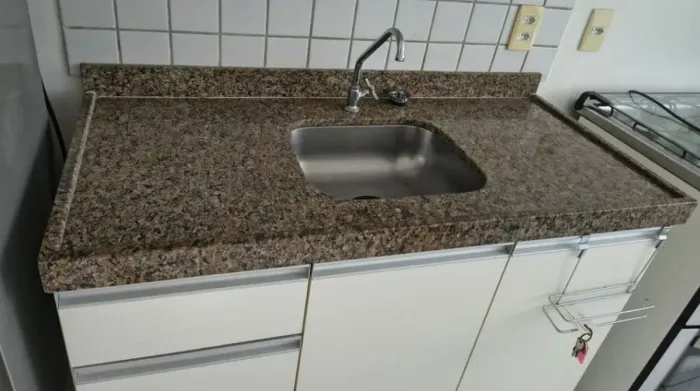 Bancada de granito + cuba + torneira